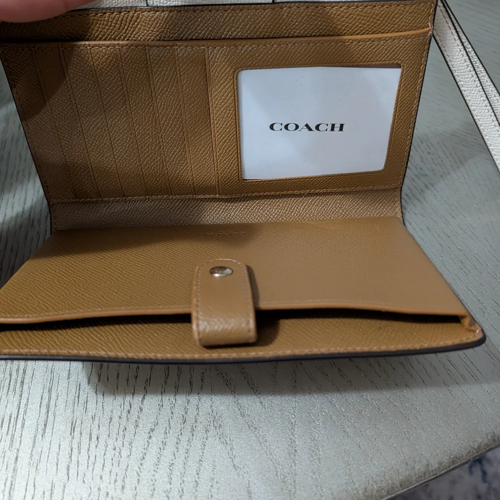 Gently Use Coach Cream Leather Wristlet - Picture 2 of 7